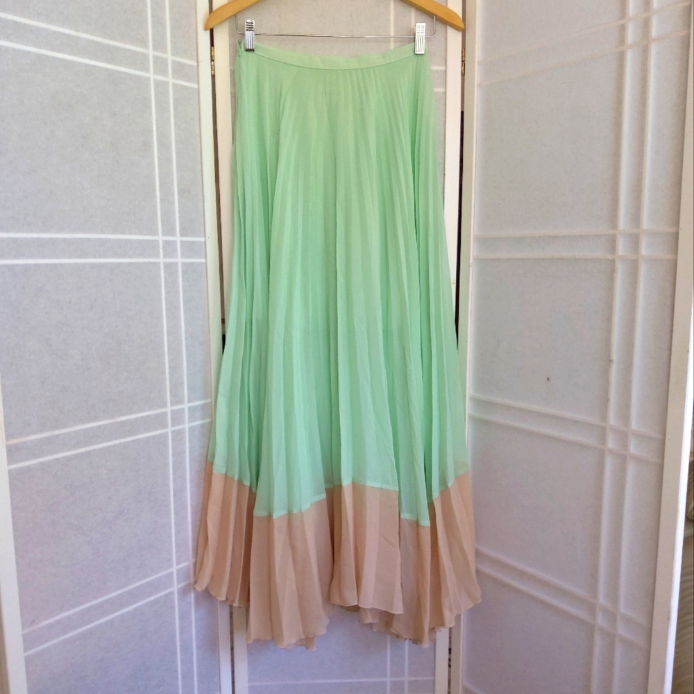 JOVONNA London green beige  pleated skirt
